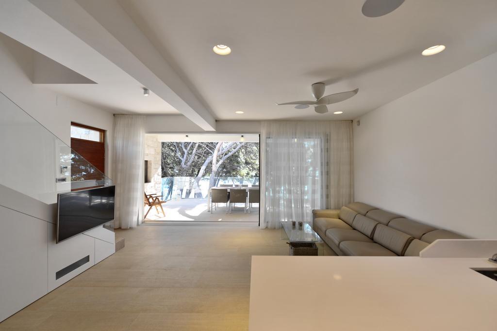 Chiponsky One - 5 Star Beachfront Property Bol Bagian luar foto