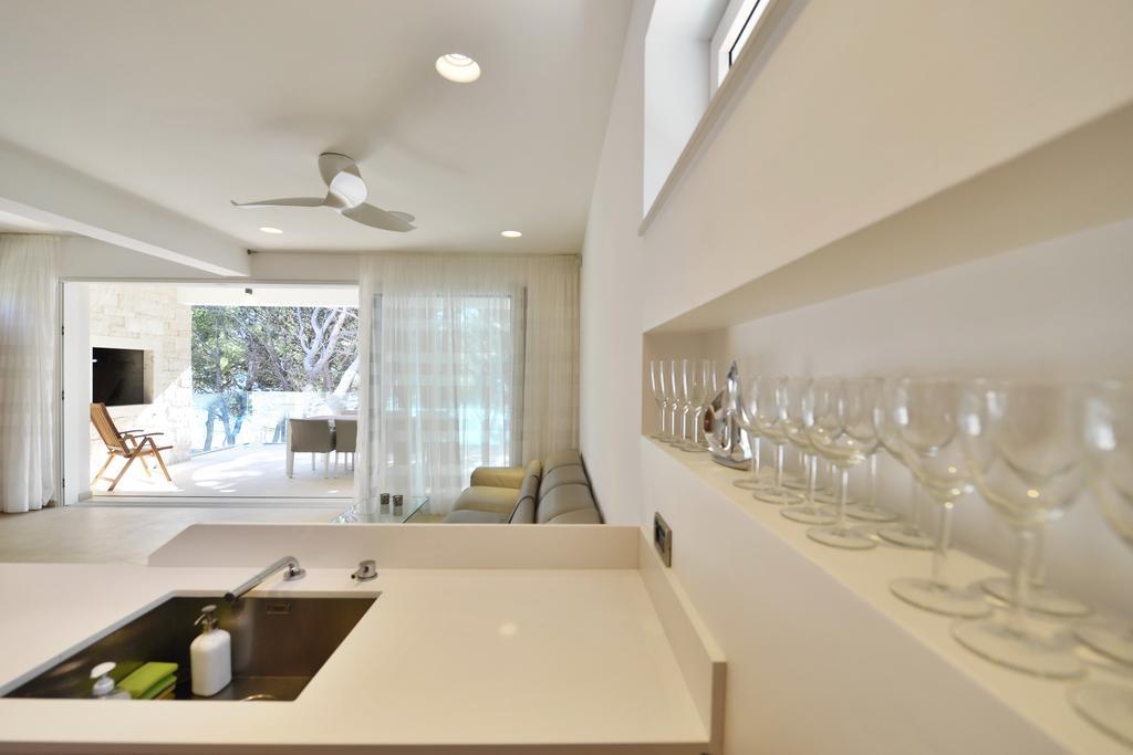 Chiponsky One - 5 Star Beachfront Property Bol Bagian luar foto