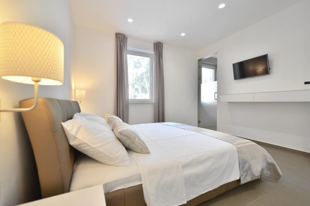 Chiponsky One - 5 Star Beachfront Property Bol Bagian luar foto