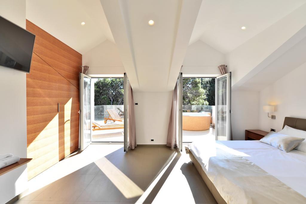 Chiponsky One - 5 Star Beachfront Property Bol Bagian luar foto