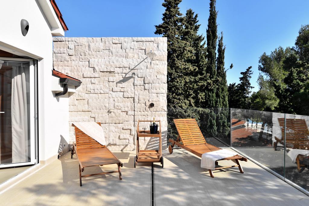 Chiponsky One - 5 Star Beachfront Property Bol Bagian luar foto