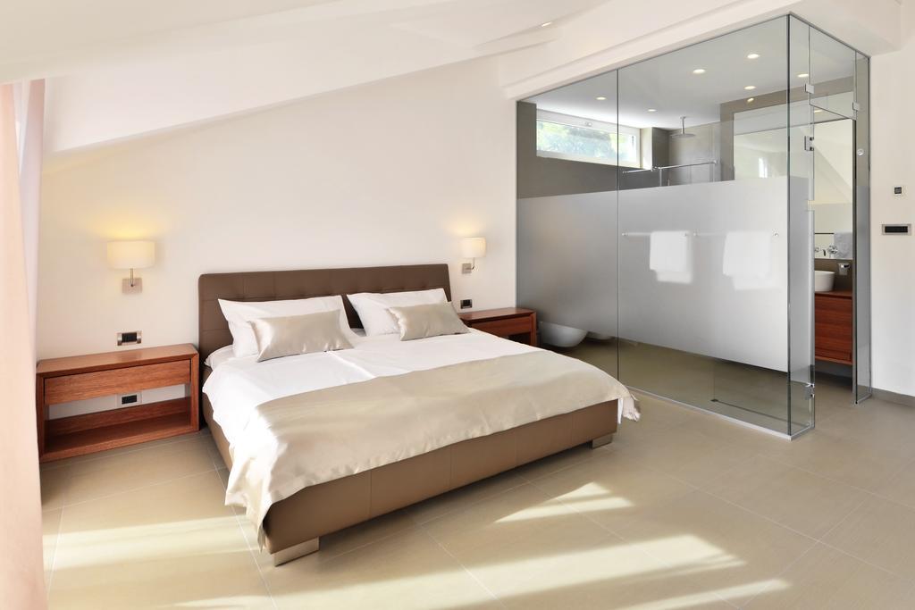 Chiponsky One - 5 Star Beachfront Property Bol Bagian luar foto