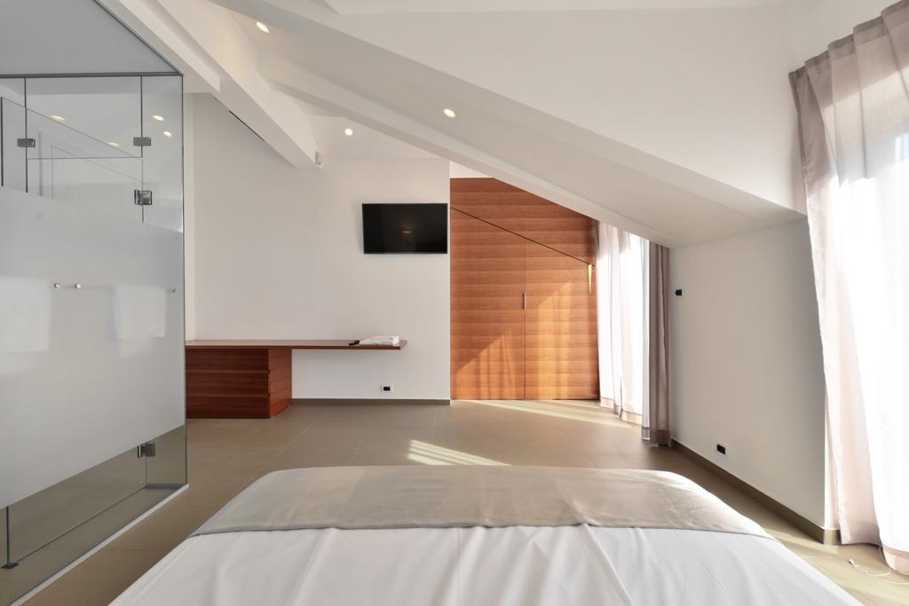 Chiponsky One - 5 Star Beachfront Property Bol Bagian luar foto