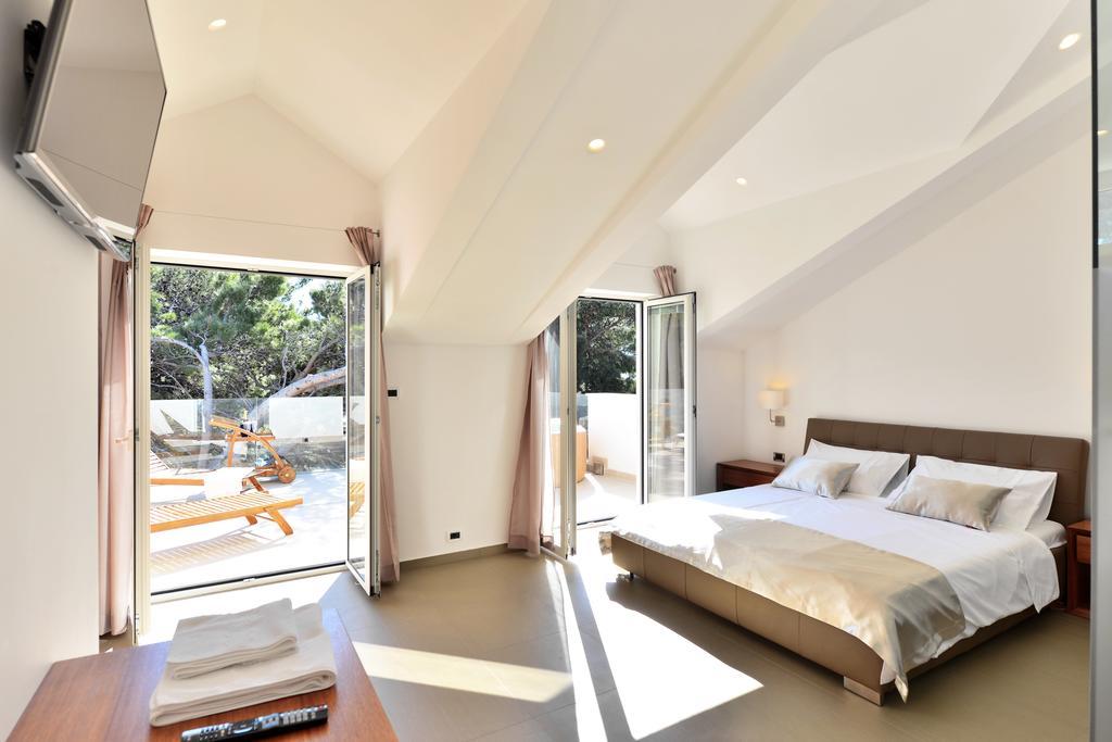 Chiponsky One - 5 Star Beachfront Property Bol Bagian luar foto